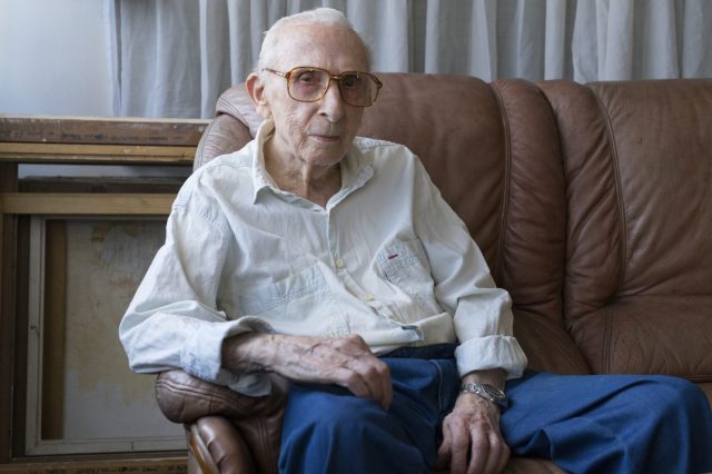 Muere el pintor español Luis Torras a los 111 años pintó hasta el