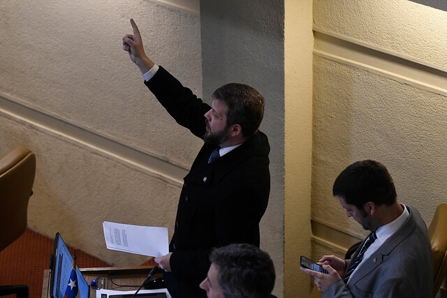 En la sesión de la Cámara de Diputadas y Diputados de este lunes, los legisladores Johannes Kaiser y Gonzalo de la Carrera formalizaron su ingreso a la bancada del Partido Social Cristiano-Independientes.