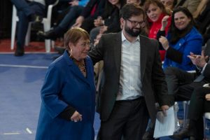 Este domingo, diversas figuras políticas han respondido a las declaraciones de José Antonio Kast, quien atacó al Presidente Gabriel Boric al llamarlo "travesti político".