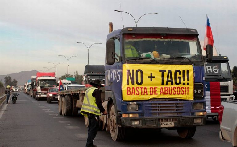 Agrupación "No Más TAG" bloquea rutas.
