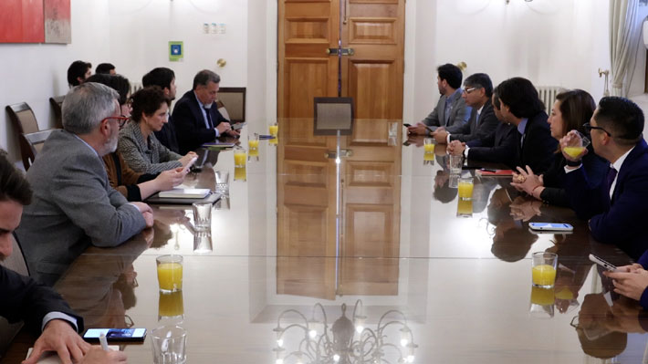 Espaldarazo a Carolina Tohá con la ausencia del PC.