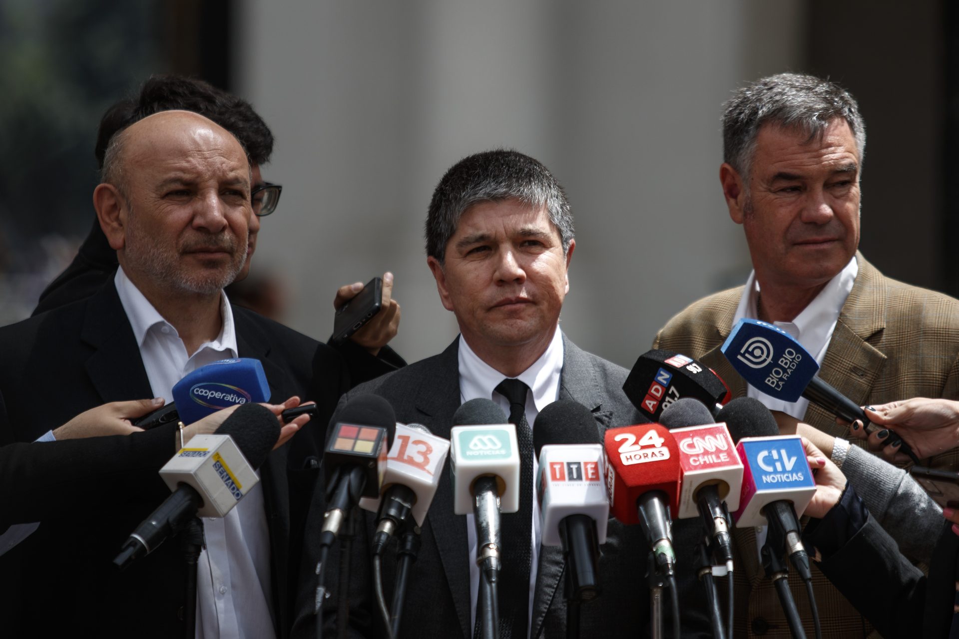 Los senadores Juan Luis Castro (PS) y Manuel José Ossandon (RN), presentaron al Gobierno una modificación a la Ley de Drogas.