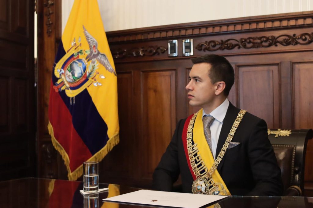 En una entrevista con Teleamazonas, el presidente ecuatoriano, Daniel Noboa, anunció ajustes en el toque de queda vigente en el país debido a la crisis de seguridad. Noboa detalló que implementará una "semaforización" en la medida, estableciendo diferentes horarios y regulaciones para distintos cantones.