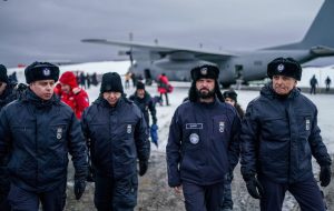 Boric en la Antártica: "Estar concientes en terreno de los efectos de la crisis climática".