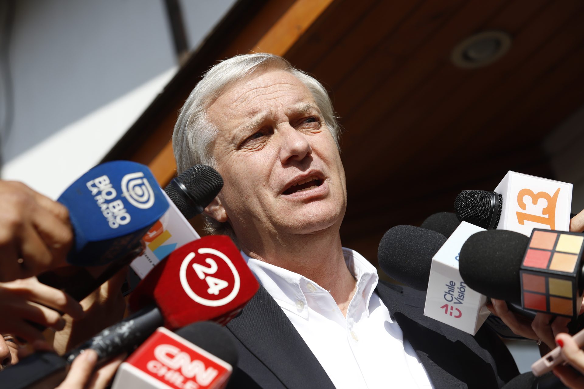 Kast inisiste en renuncia de Montes.