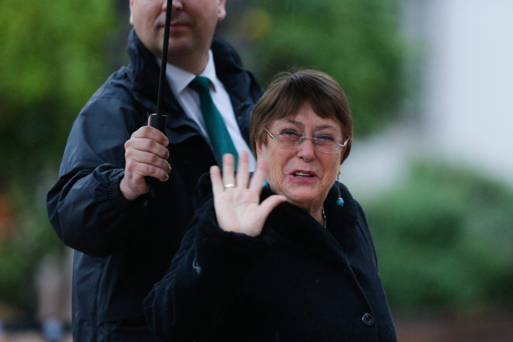 Oficialismo respalda a Bachelet: "No le debe explicaciones a nadie".