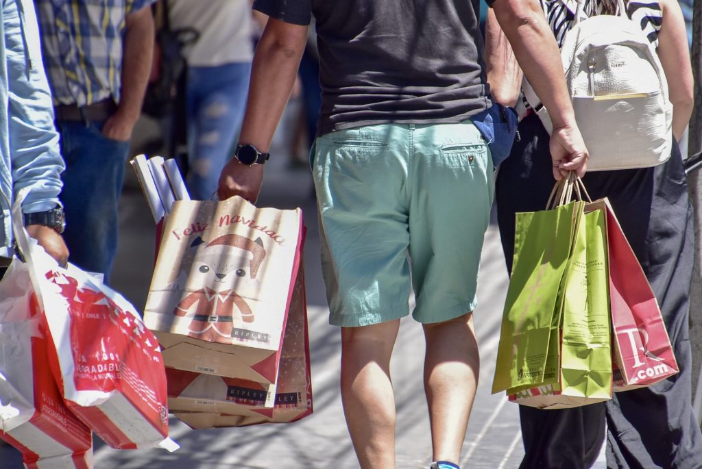 Flexibilización del comercio avanza en trámite.