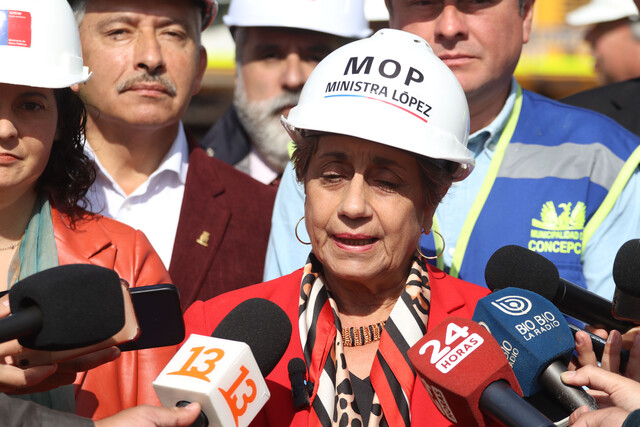 Durante las festividades de Año Nuevo, se proyecta que más de 460 mil vehículos abandonen la región Metropolitana. Ante este escenario, las autoridades han implementado varias acciones en las carreteras para aliviar la congestión vial.