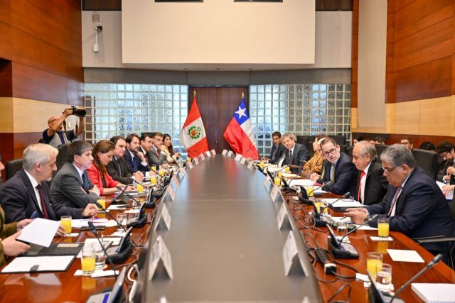Chile y Perú firman acuerdo de cooperación fronteriza.