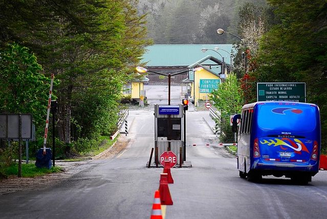 Se registra una disminución del 19% en el tráfico de turistas que ingresan o salen del país a través del Complejo Fronterizo Cardenal Samoré en Osorno, en comparación con el mismo período del año anterior. No obstante, se prevé una posible reversión de esta tendencia durante la temporada alta del mes de febrero.