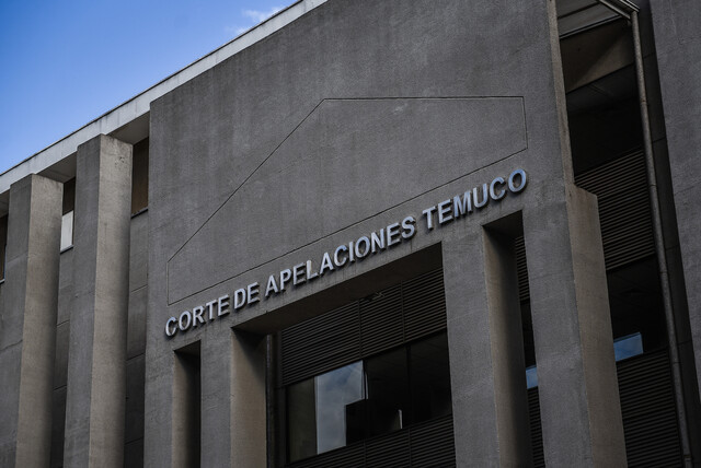 La Corte de Apelaciones de Temuco ratificó este viernes la decisión de mantener la medida cautelar de prisión preventiva para Iván Pradenas, quien enfrenta cargos por abuso sexual infantil reiterado.