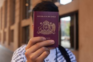 Chile sube un puesto en el ranking de pasaportes más poderosos del mundo