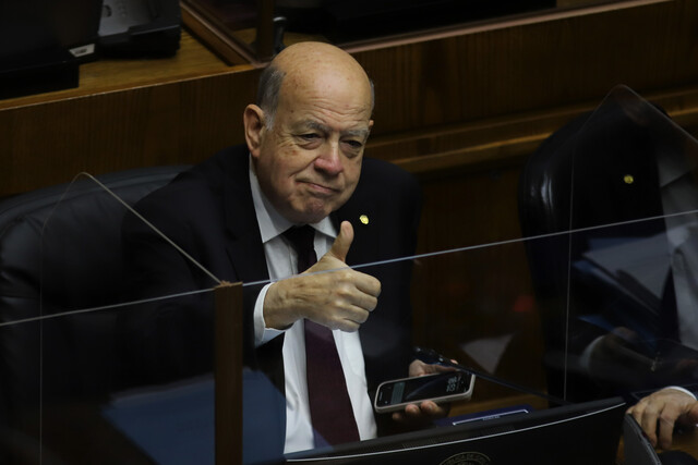 Batalla por Santiago: Insulza (PS) apoya una posible candidatura de Ismael Calderón.