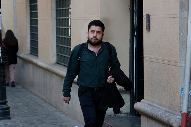 Este jueves, Marco Velarde, líder del partido Comunes, sostuvo una reunión con la expresidenta Michelle Bachelet en un contexto desafiante para la colectividad. Actualmente, el Servicio Electoral (Servel) ha presentado una solicitud de disolución contra el partido.