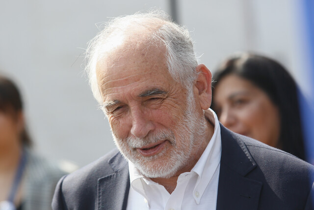 En medio de los aplausos, el ministro de Vivienda y Urbanismo, Carlos Montes, expresó su gratitud al Presidente Gabriel Boric, a sus colegas y a los legisladores que, este jueves, rechazaron la acusación constitucional presentada en su contra por la oposición.