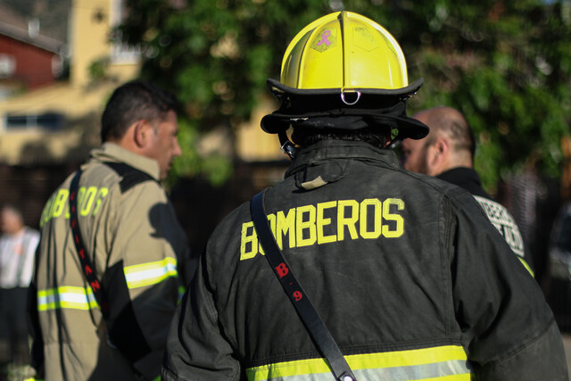 Aproximadamente a las 23:00 horas de este sábado, se desató un incendio en la comuna de Puente Alto, causando la destrucción de cinco viviendas cercanas al sector Las Vizcachas.