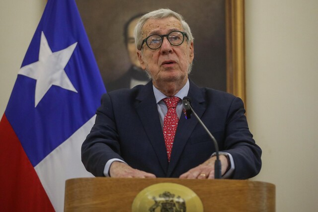 Esta mañana, el Ministro de Relaciones Exteriores, Alberto van Klaveren, comentó sobre la posible designación de la expresidenta Michelle Bachelet como la próxima Secretaria General de las Naciones Unidas. Van Klaveren expresó su apoyo a esta opción, indicando que, según los criterios esperados para ocupar dicho cargo, Bachelet sería una "candidata natural".