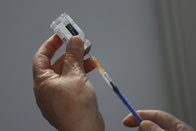 Solo un 17% de la población de riesgo en Chile se ha vacunado