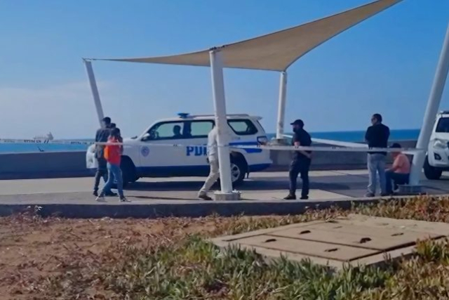 Durante la noche de este viernes, se descubrió un cuerpo en un área rocosa de la avenida Perú en Viña del Mar, Región de Valparaíso. Tras un minucioso proceso de identificación, se confirmó que el cadáver es de sexo femenino.