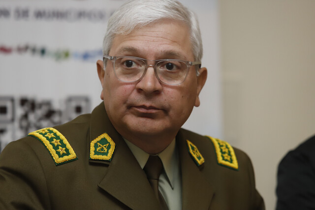 Un grupo de círculos de Carabineros en retiro expresaron hoy su respaldo al general Ricardo Yáñez, máxima autoridad de la institución, ante el anuncio de su formalización programada para el 7 de mayo por su presunta implicación en eventos ocurridos durante el estallido social.