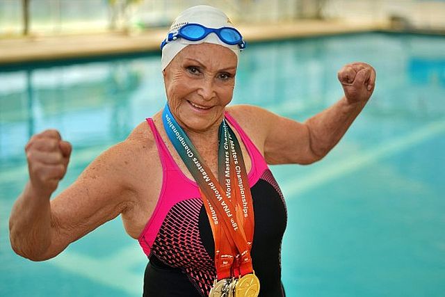 La nadadora chilena Eliana Busch, de 89 años, se hizo con la medalla de oro en la prueba de los 100 metros libres durante el Campeonato Mundial Máster de Natación en Doha, Qatar.