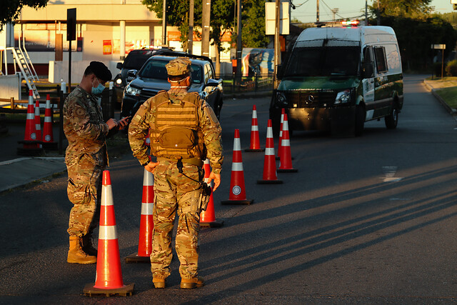 Este sábado, Carabineros implementó la posibilidad de adquirir un salvoconducto que permitirá la circulación durante el periodo de toque de queda en la región de Valparaíso.