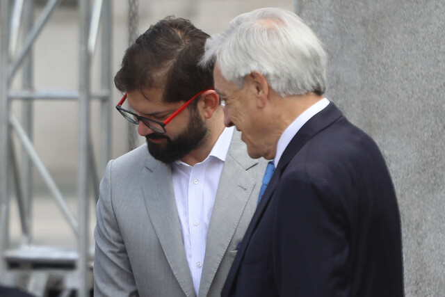 Cadem: Aprobación de Boric cae levemente (31%) y Piñera fue un hombre de grandes acuerdos (87%).