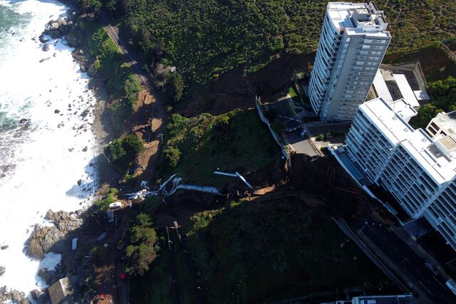 A seis meses exactos del incidente del socavón que tuvo lugar a pocos metros del Edificio Kandinsky, ubicado en la ciudad de Viña del Mar, debido al colapso de un colector de aguas lluvias durante un sistema frontal, los residentes de la comunidad afectada aún no pueden regresar a sus hogares, de los cuales fueron evacuados en agosto de 2023.