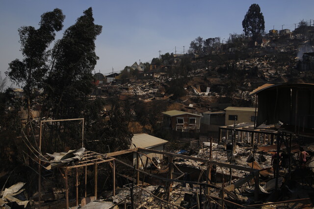 Durante la noche del martes, los Bomberos de Viña del Mar anunciaron a través de una transmisión radial que la situación de emergencia debido a los incendios forestales, que se inició el viernes 2 de febrero, había sido superada.