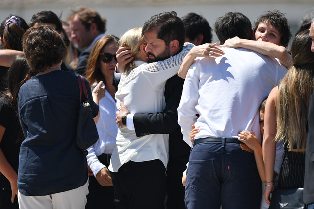 Presidente de la República recibe a Sebastián Piñera y sus familiares.