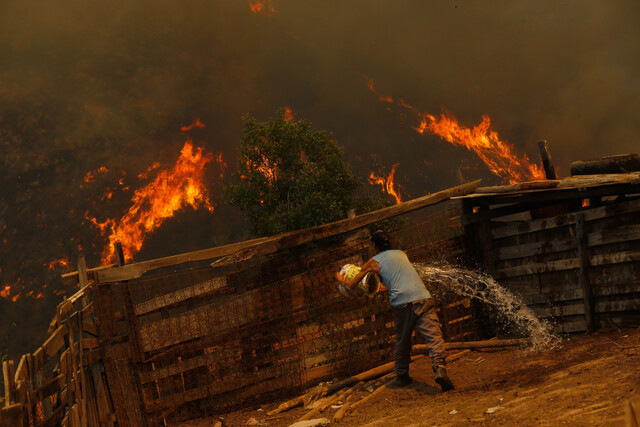 Este domingo, la Corporación Nacional Forestal (Conaf) ofreció un nuevo informe sobre los múltiples incendios forestales que están en combate en diversas regiones de Chile, incluyendo Valparaíso, O’Higgins, Maule, Ñuble, Biobío y La Araucanía.