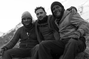 La Sociedad de la Nieve dirigida por Juan Antonio Bayona parece haber sido destinada a romper todos los récords establecidos en la historia del cine español. Inicialmente, capturó la atención al obtener el Premio del Público en el prestigioso Festival de San Sebastián, logrando la puntuación más alta registrada hasta la fecha.