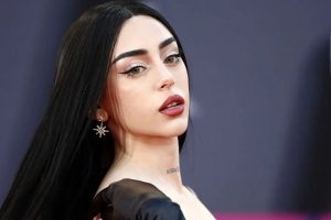 Este martes salió a la luz la noticia de la infidelidad de Peso Pluma hacia Nicki Nicole, con quien llevaba saliendo unos meses. La controversia estalló después de que circulara un video del cantante mexicano junto a otra mujer durante el Super Bowl.