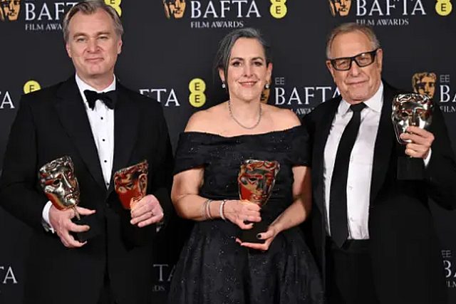 Un bromista de las redes sociales, conocido como LizwaniYT, irrumpió sorpresivamente en el escenario durante la entrega del premio BAFTA a la mejor película, 'Oppenheimer'.