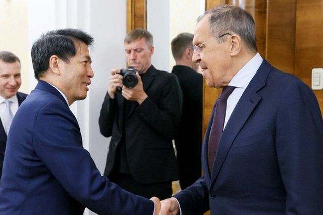 China envía comisión especial para promover solución pacífica entre Rusia y Ucrania