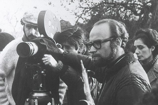 La Cineteca de la Universidad de Chile lamenta el fallecimiento de Pedro Chaskel, destacado cineasta y cofundador de esta institución, a la edad de 91 años. Su legado perdura como una figura esencial en la historia del cine nacional.