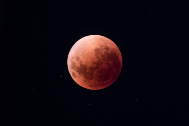 Esta noche habrá un eclipse lunar penumbral en Chile