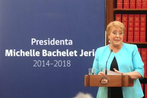 "Bachelet es una de las grandes responsables de la crisis" en la que estamos, arremete Kast.
