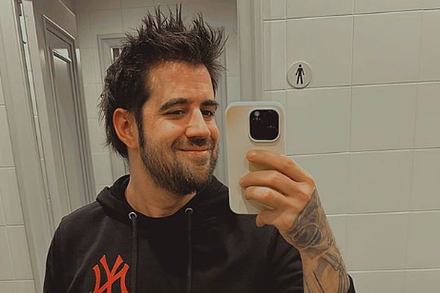 Durante una de sus transmisiones, el popular youtuber y streamer español, AuronPlay, conocido también como Auron, hizo una peculiar solicitud a la comunidad chilena.