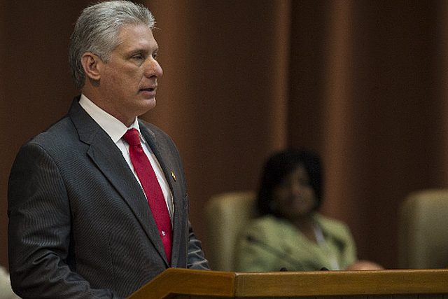 Durante su visita a una feria comercial en La Habana, el presidente de Cuba, Miguel Díaz-Canel, reafirmó la postura de su gobierno señalando a Washington tras las protestas de cientos de personas en seis localidades cubanas el pasado domingo, debido a los apagones y la escasez de alimentos.