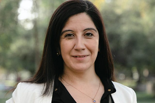 La Dra. Claudia Prieto, ingeniera y docente de Ingeniería Eléctrica en la Universidad Católica (UC) de Chile, ha sido honrada por la Sociedad Internacional de Resonancia Magnética en Medicina por su destacada contribución al avance de la atención médica.