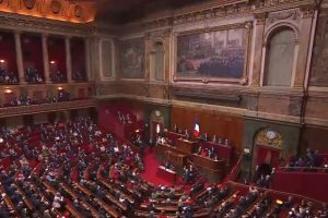 Francia se convierte en el primer país en constitucionalizar el aborto