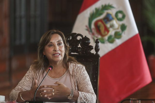 Perú: Fiscalía asegura que no hubo abuso en allanamiento a Boluarte.