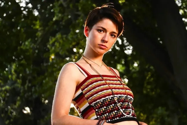 La actriz Mariana Di Girolamo le entrega apoyo a su prima