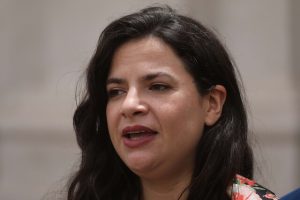La Ministra de la Mujer y Equidad de Género, Antonia Orellana, discutió las distinciones entre los términos "aborto legal" y "aborto libre" en respuesta al anuncio realizado por el Presidente Gabriel Boric durante su tercera Cuenta Pública.