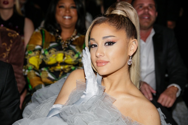 La cantante Ariana Grande se encuentra oficialmente divorciada