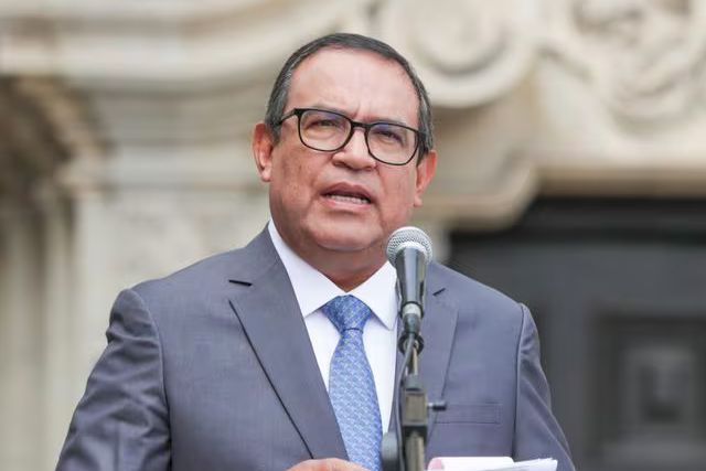 Primer Ministro de Perú renuncia tras el escándalo por supuesta contratación irregular.