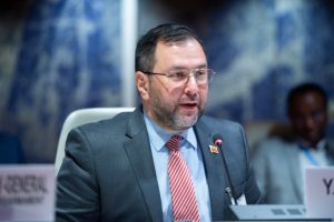 Canciller de Venezuela promete apoyar al Gobierno de Chile
