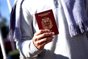 Visa para trabajar en Chile se concentra en extranjeros de cinco países