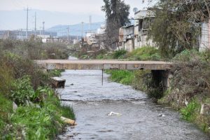 Canal Santa Marta se desbordó por acumulación de basura